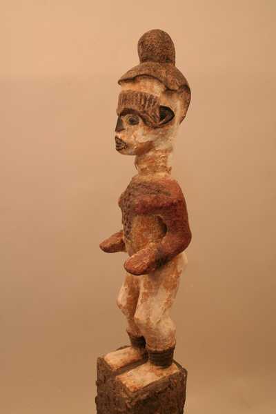 igbo (statue ), d`afrique : Nigéria., statuette igbo (statue ), masque ancien africain igbo (statue ), art du Nigéria. - Art Africain, collection privées Belgique. Statue africaine de la tribu des igbo (statue ), provenant du Nigéria., 1124/194-4269.Statue Igbo représentant une
divinité.Les sculptures Igbo sont  généralement frontales,debout les jambes écartées légèrement,les bras dégagés du corps et les mains étendues vers l